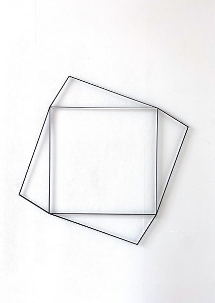 insideout square #4, 2023, gewebe schwarz, stahlnägel, 92 x 92 x 2 cm